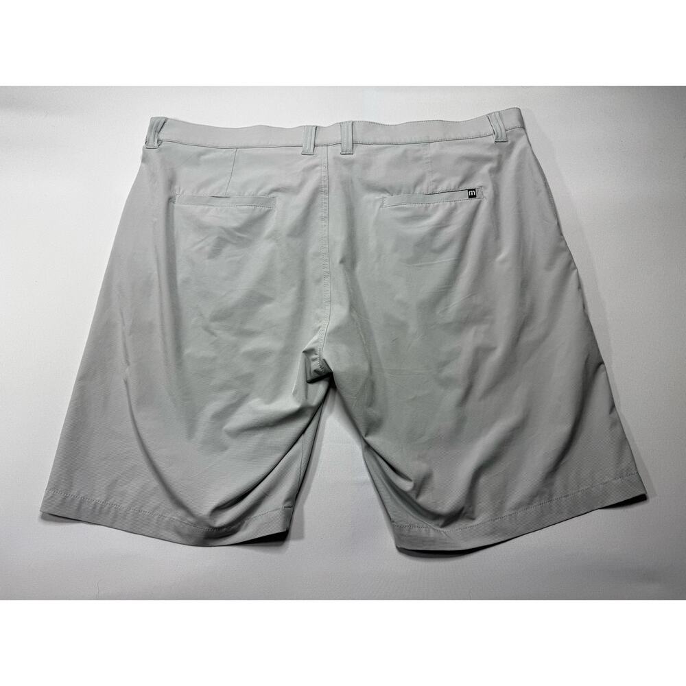 NWT Travis Mathew Men's Gray Striped Lightweight Golf Shorts - Size 42x10* - Picture 2 of 4